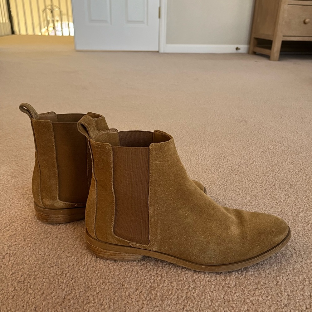 Everlane Chelsea Boots